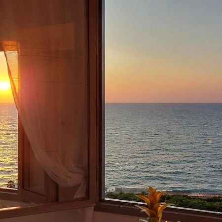 Апартаменты La Finestra Sul Mare Тропея Экстерьер фото